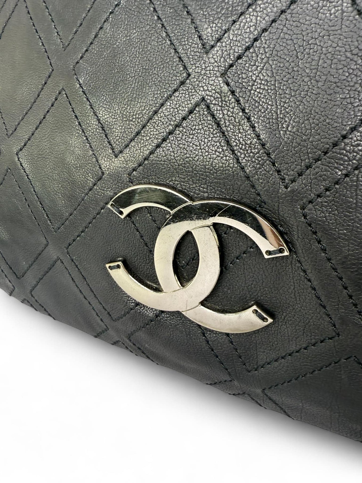 CHANEL Vintage 2007 Black Lambskin Leather CC Logo Medium Shoulder Bag