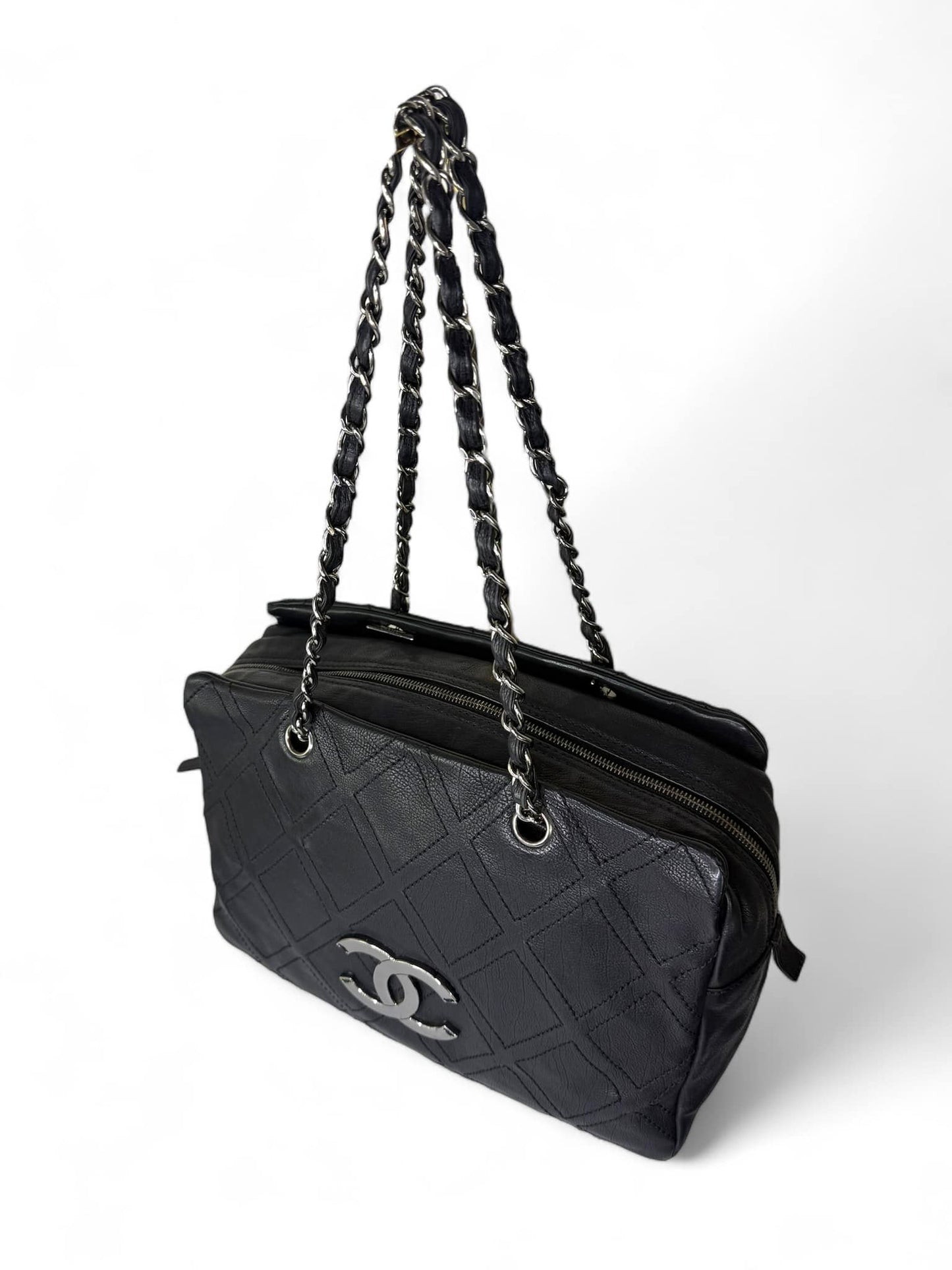 CHANEL Vintage 2007 Black Lambskin Leather CC Logo Medium Shoulder Bag