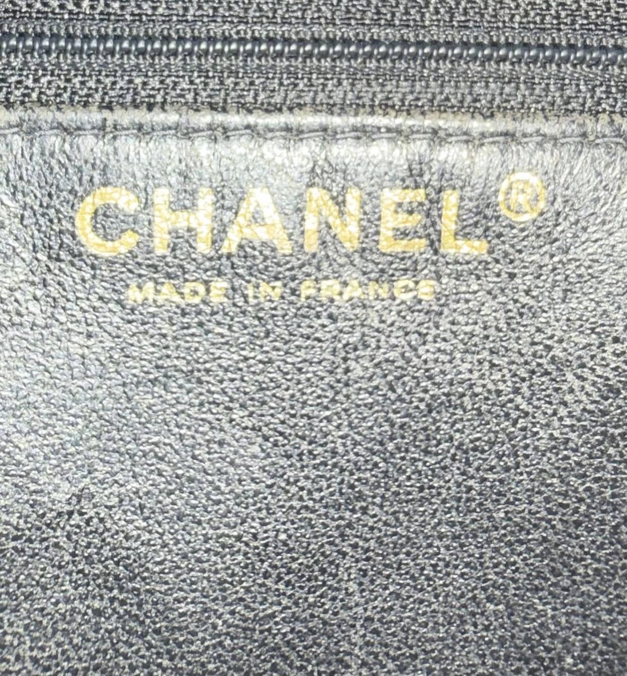 CHANEL Black Vintage CC Logo Caviar Leather Quilted Medallion Tote Bag