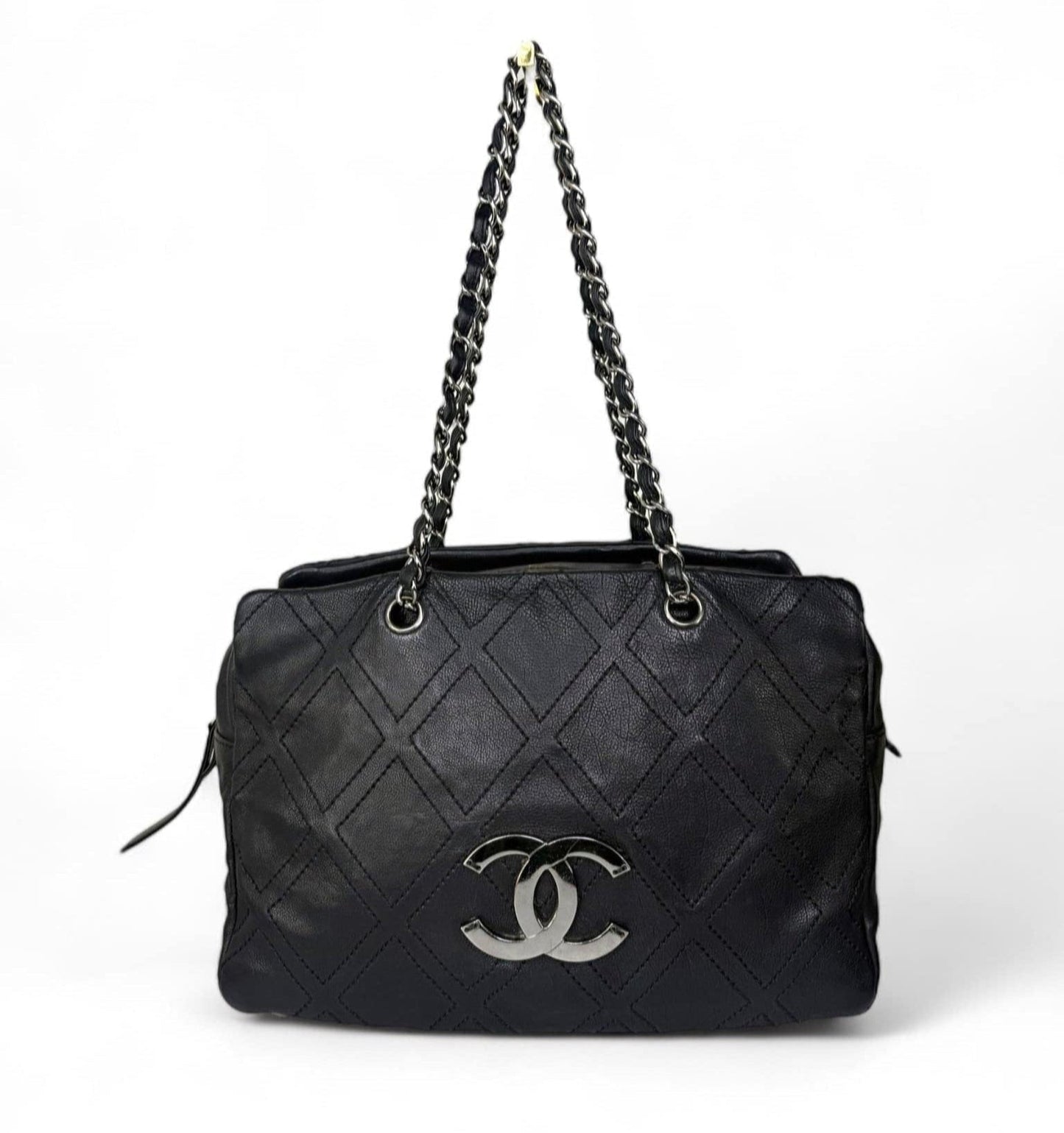 CHANEL Vintage 2007 Black Lambskin Leather CC Logo Medium Shoulder Bag