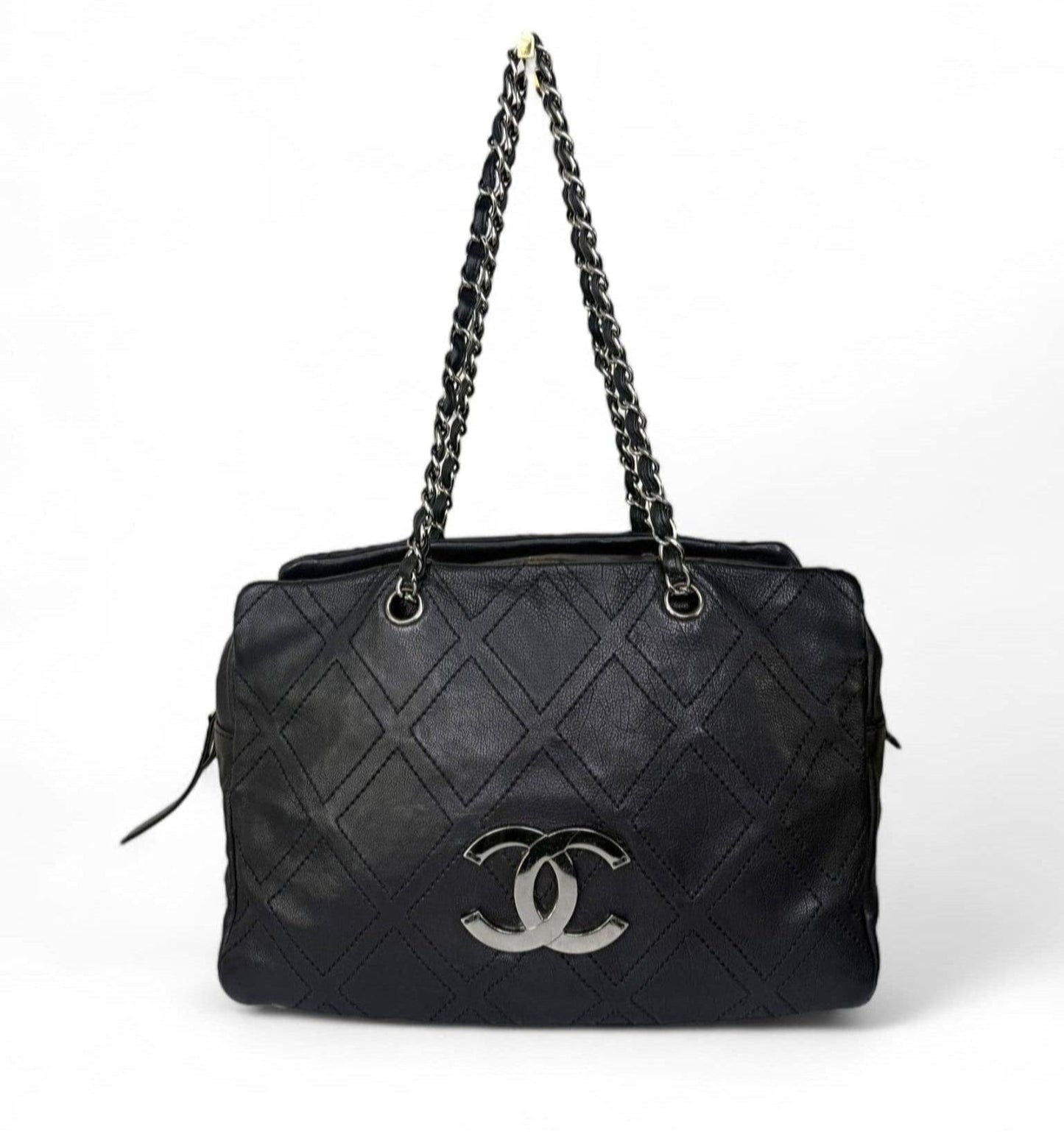 CHANEL Vintage 2007 Black Lambskin Leather CC Logo Medium Shoulder Bag