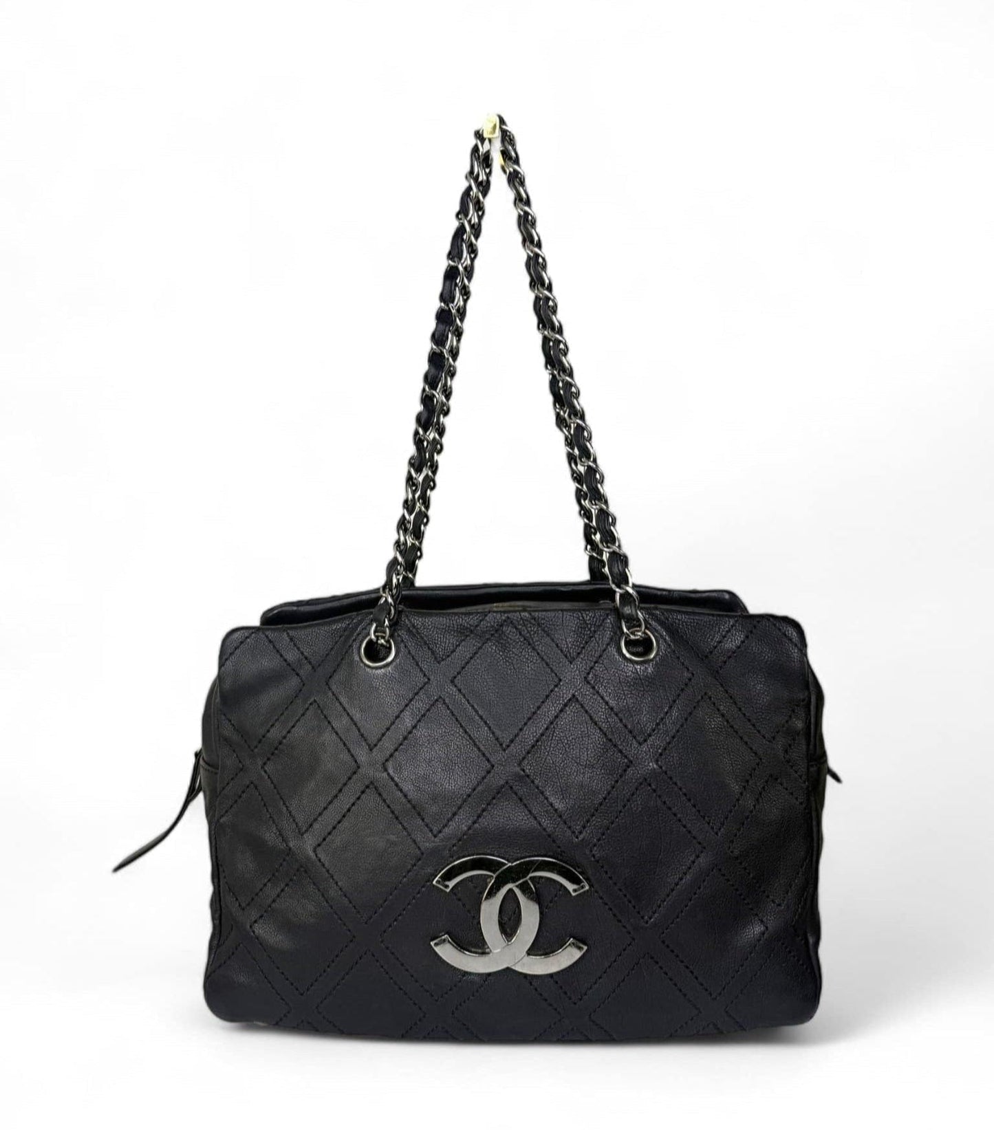 CHANEL Vintage 2007 Black Lambskin Leather CC Logo Medium Shoulder Bag