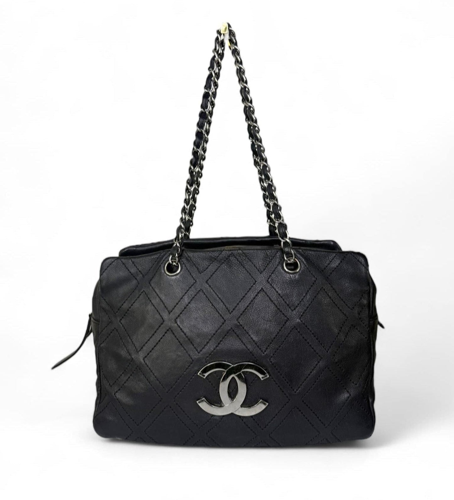 CHANEL Vintage 2007 Black Lambskin Leather CC Logo Medium Shoulder Bag