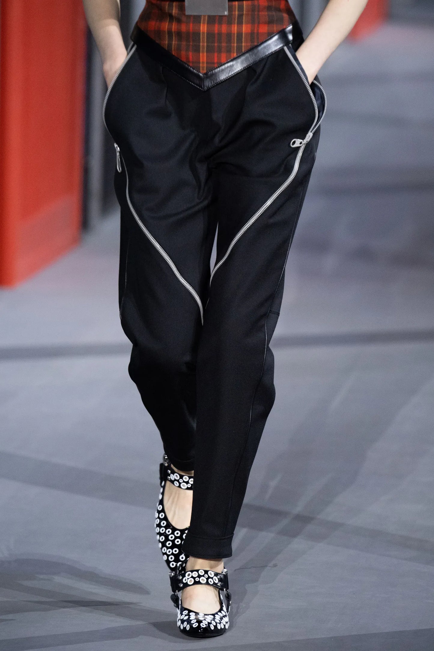 LOUIS VUITTON Fall 2019 Runway Rhapsody Black and White Eyelet Ballet Flats IT38