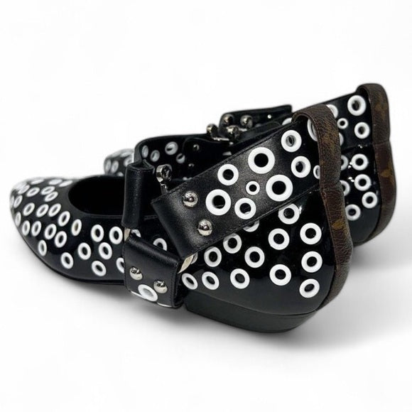 LOUIS VUITTON Fall 2019 Runway Rhapsody Black and White Eyelet Ballet Flats IT38