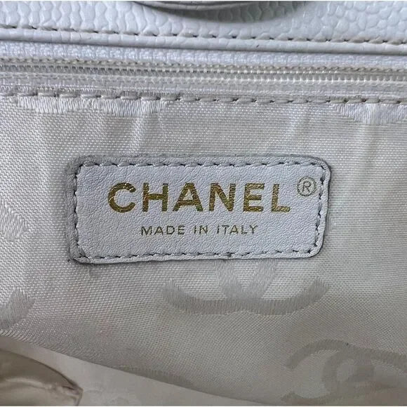 CHANEL Vintage CC Logo Black & White Caviar Bekko Chain Tote