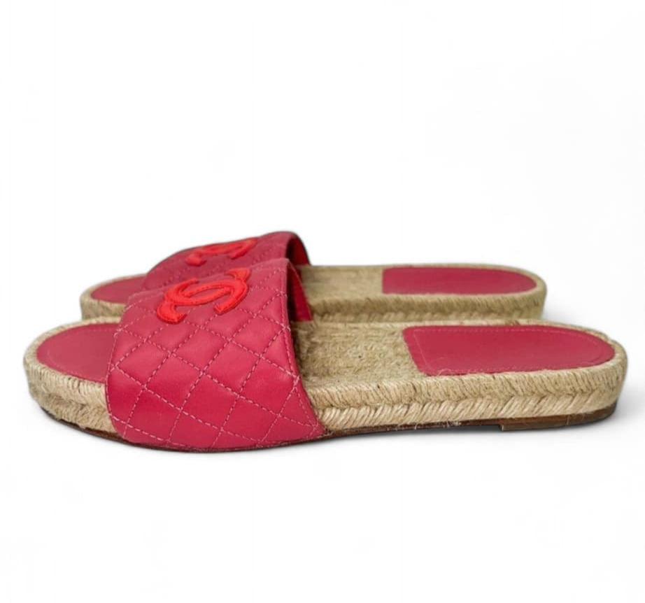 CHANEL Coral Diamond Quilted CC Logo Espadrille Slides EU38