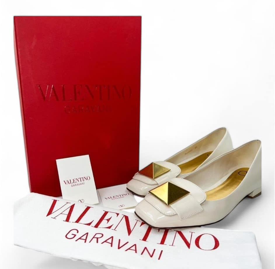 VALENTINO GARAVANI Cream Patent Leather One Stud Ballet Flats IT39