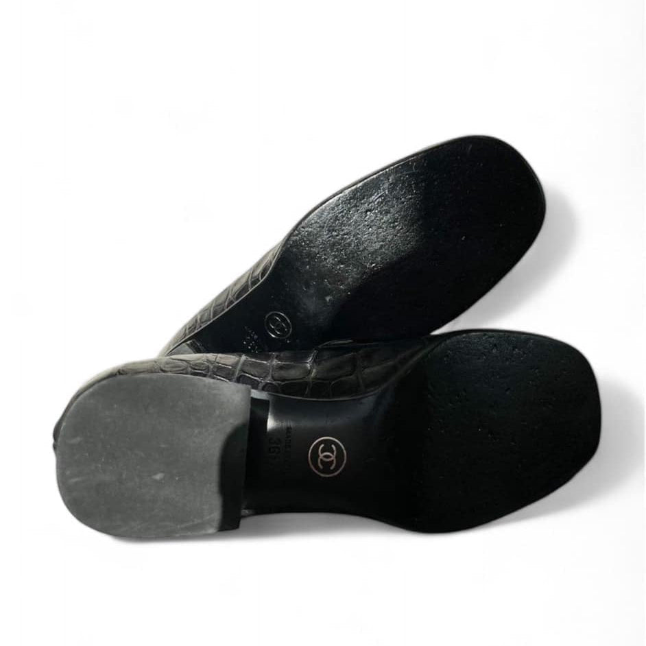 CHANEL CC Logo Black Croc Embossed Calfskin Leather Loafers IT36.5