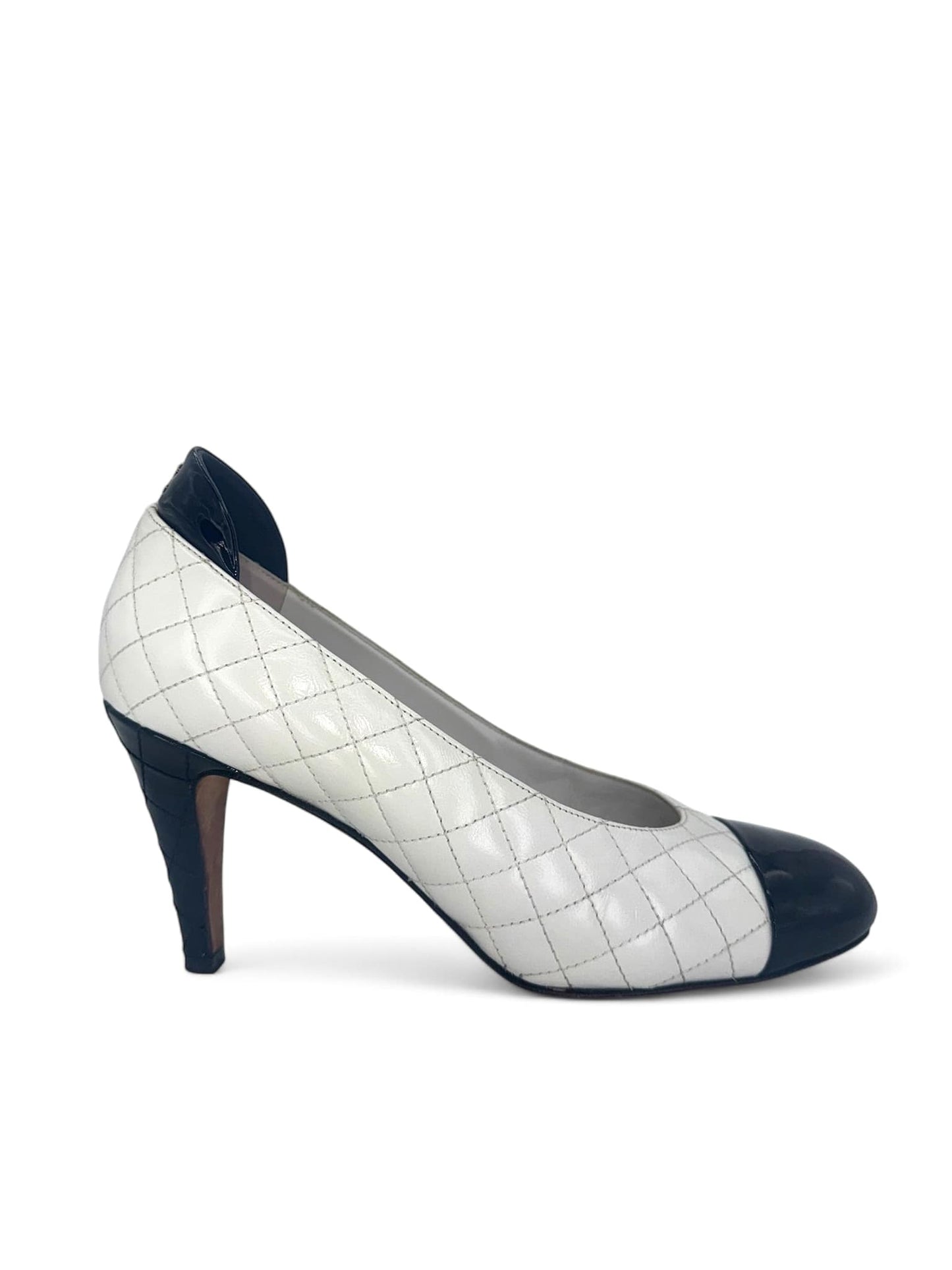 CHANEL White CC Logo Quilted Cap Toe Pumps EU37.5