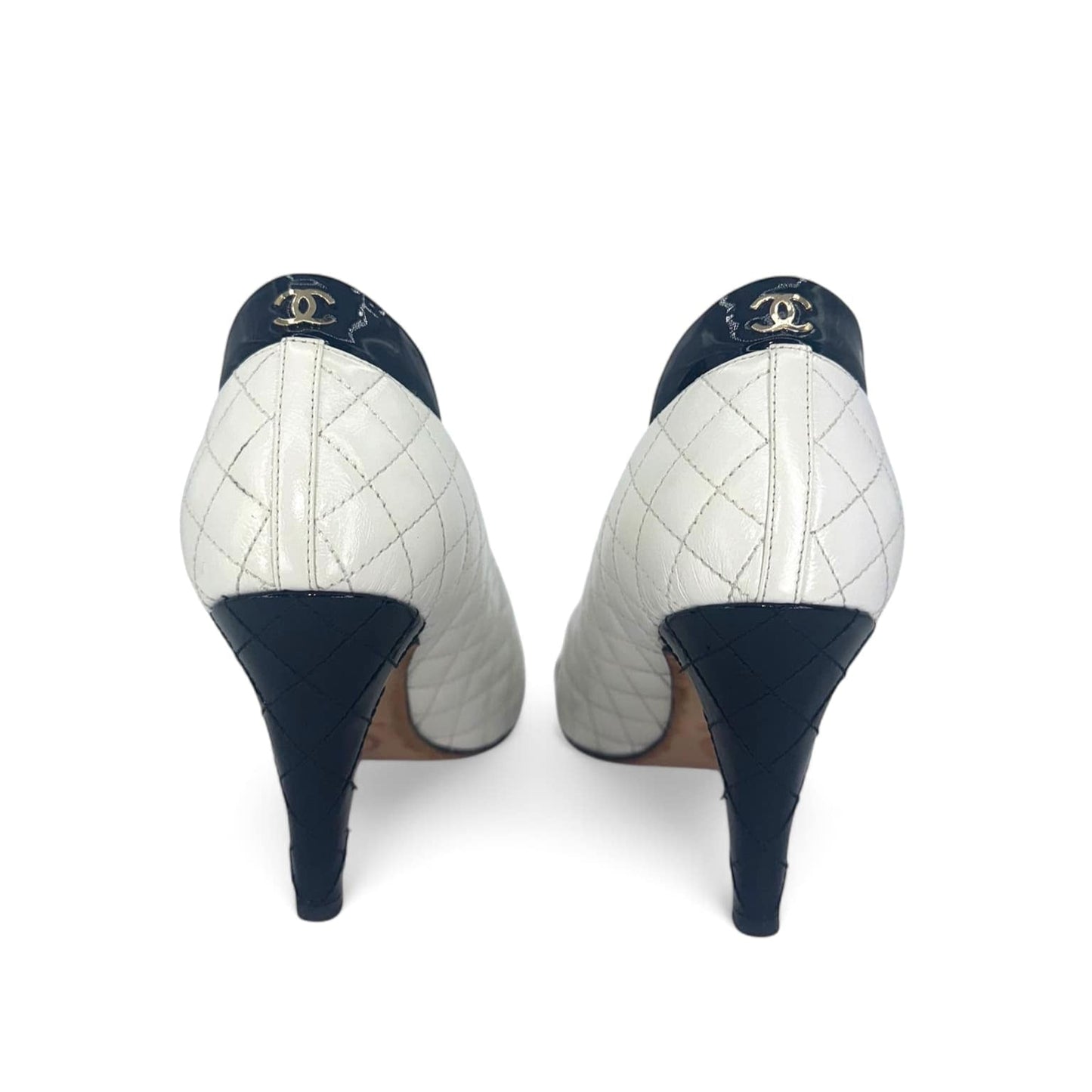 CHANEL White CC Logo Quilted Cap Toe Pumps EU37.5
