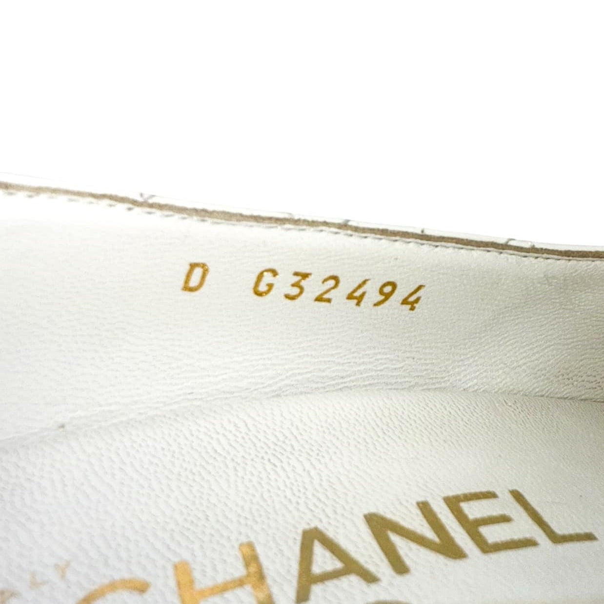 CHANEL White CC Logo Quilted Cap Toe Pumps EU37.5