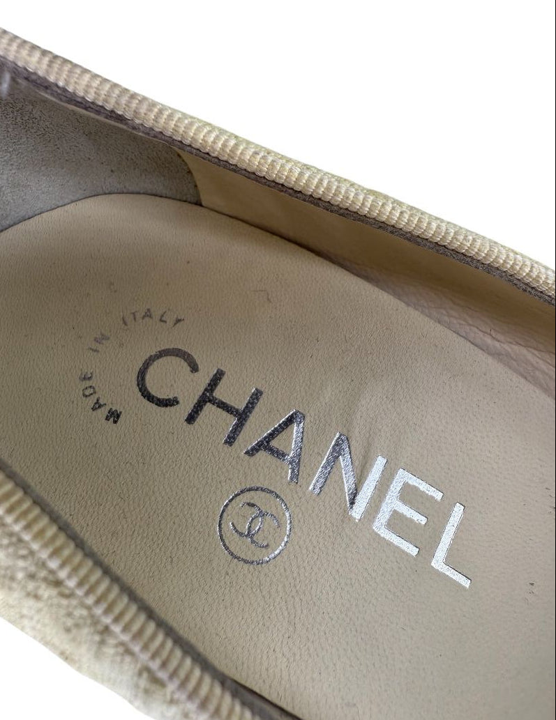 CHANEL Cream and Yellow Linen Cap Toe Pumps IT37