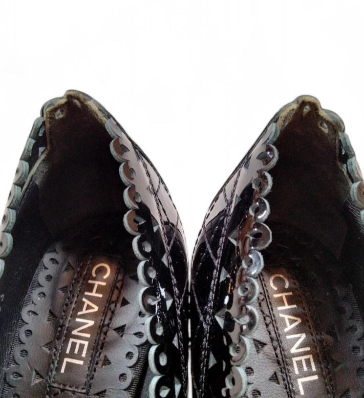 CHANEL Black Patent Leather CC Logo Heels IT36